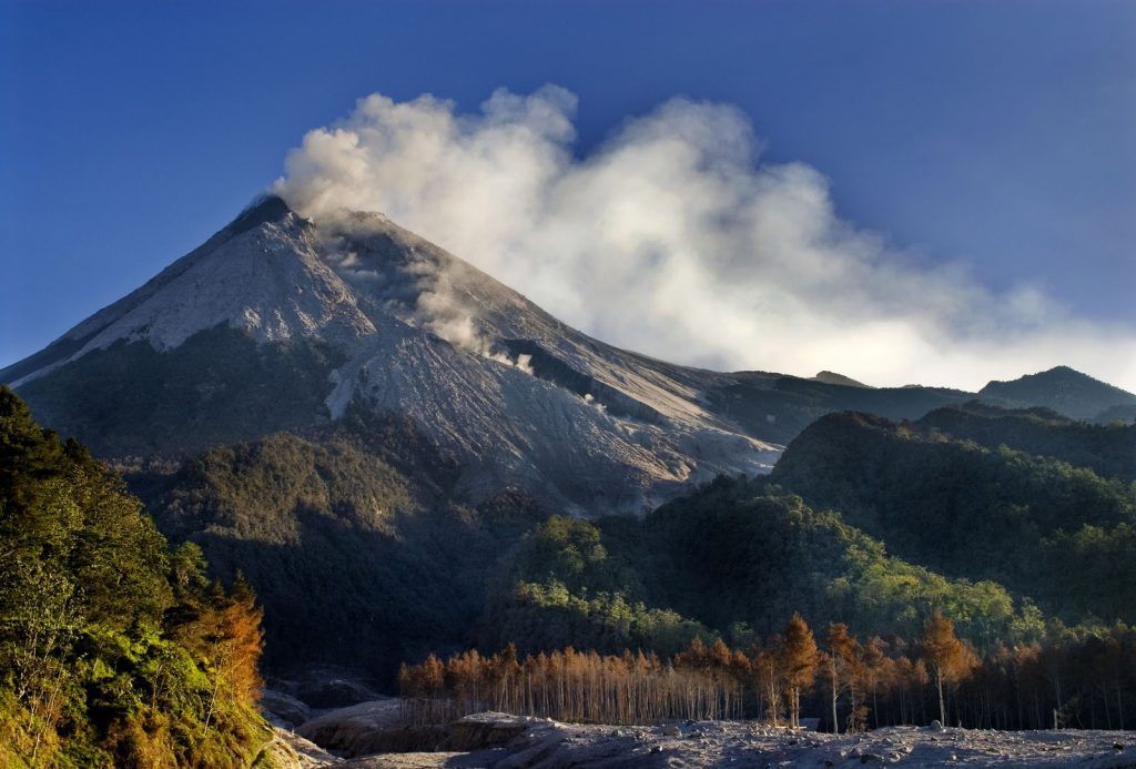 volcán-merapi-isla-de-Java volcán-Merapi-isla-de-Java