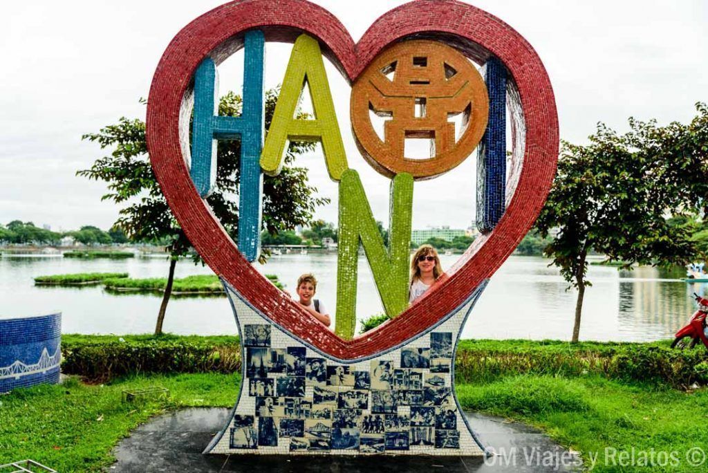 foto-de-mi-hijo-y-yo-en-Hanoi-norte-de-Vietnam