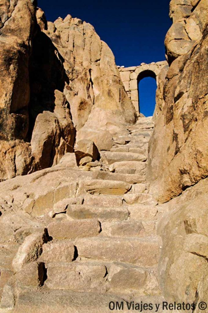 tour-Monte-Sinaí Escaleras de piedra en el tramo final de la ruta para subir al Monte Sinaí.