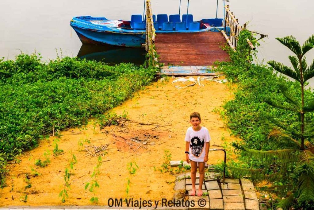 foto-de-mi-hijo-en-los-backwaters-Kerala