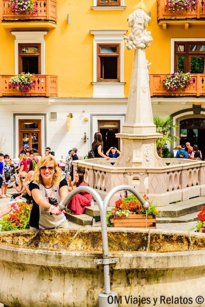 foto-mia-en-una-plaza-de-Hallstatt