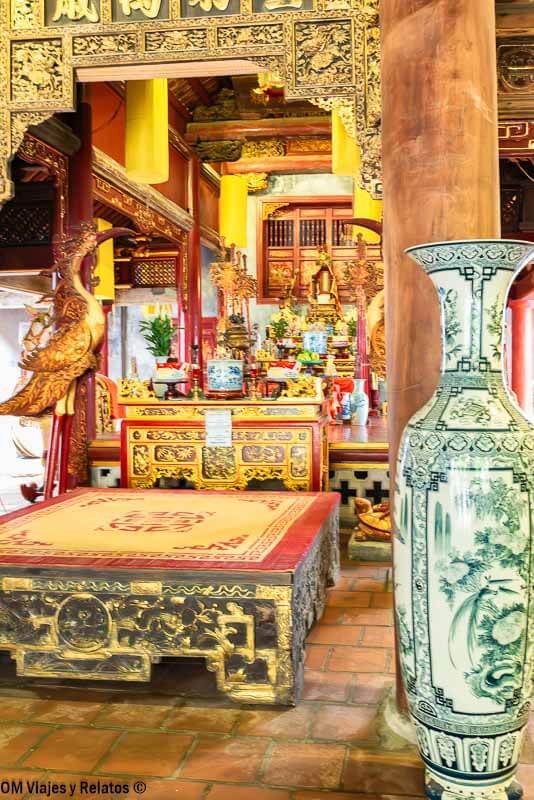 Interior de mansión china en Hanoi para una guía sobre que ver en Hanoi en dos dias.