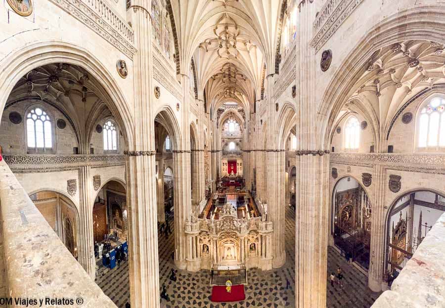 Interior de la Catedral de Salamanca, uno de los sitios para visitar cerca de Madrid en una escapada monumental.