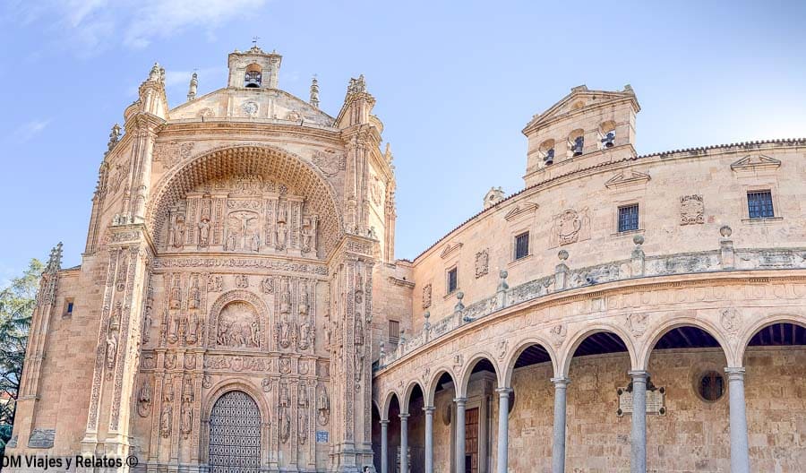 Fachada de la Universidad de Salamanca, uno de los sitios para visitar cerca de Madrid en una escapada cultural.