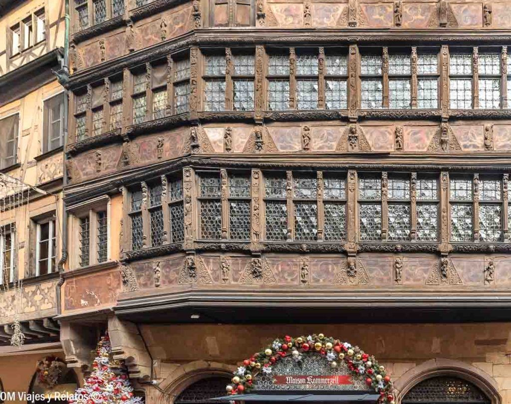 Fachada de la Maison Kammerzell, un imprescindible de que ver en Estrasburgo en un día.