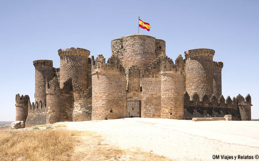 Castillo de Belmonte durante nuestra ruta del Quijote