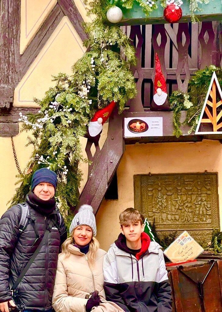 foto-nuestra-familiar-en-los-mercados-de-navidad-de-Alsacia