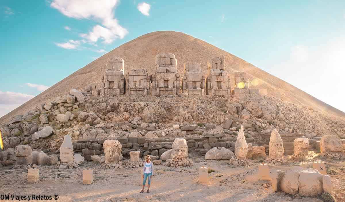 Servidora en el Monte Nemrut, visita imprescindible entre los lugares que ver en Turquia.