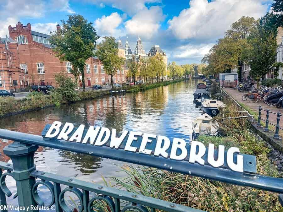 Crucero por los canales de Ámsterdam, una experiencia imprescindible sobre Amsterdam en un día.