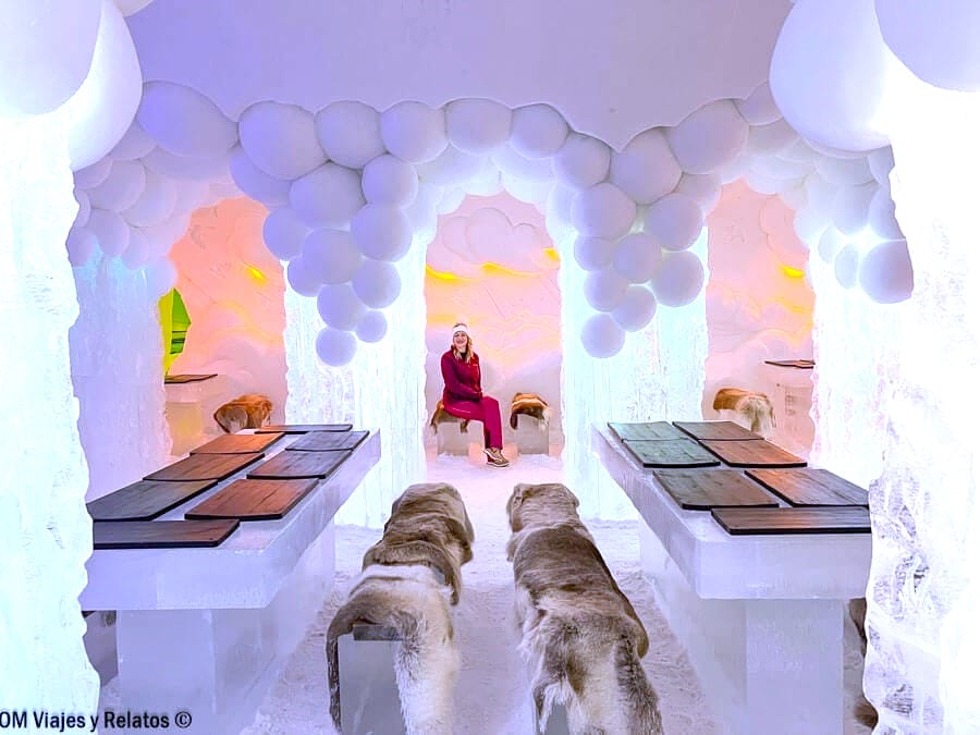 foto-mia-en-restaurante-hotel-de-hielo-de-Rovaniemi-durante-la-Navidad
