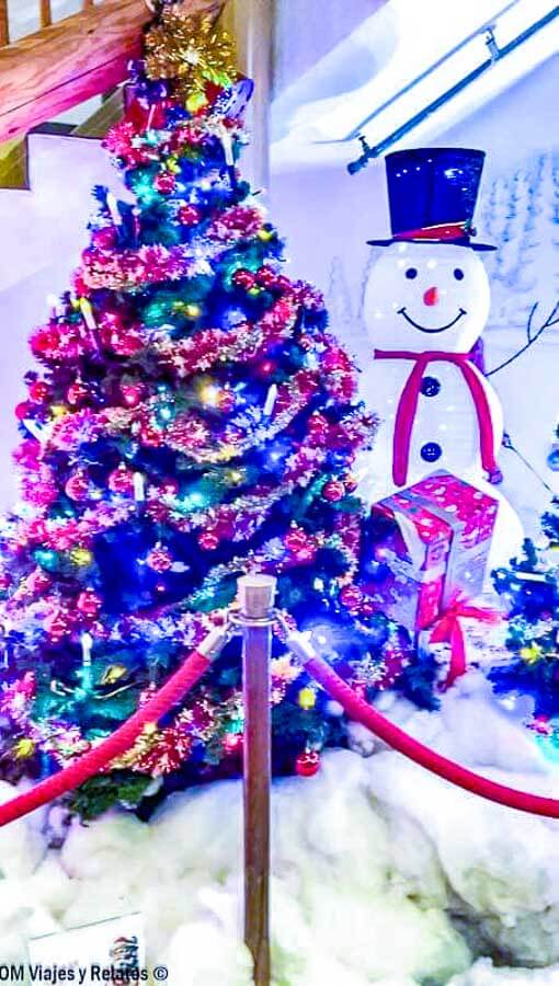 adornos-navideños-en-Santa-Claus-Village