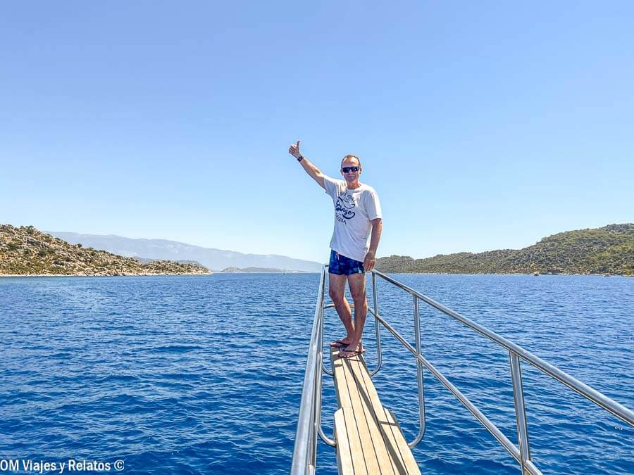 JC-en-nuestro-barco-de-viaje-a-Kekova-Turquia