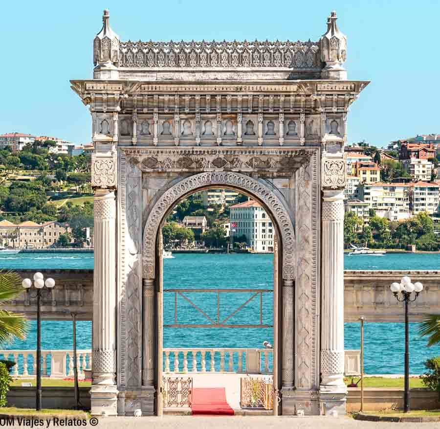 que-visitar-en-Estaambul-en-4-dias-Palacio-Dolmabahce