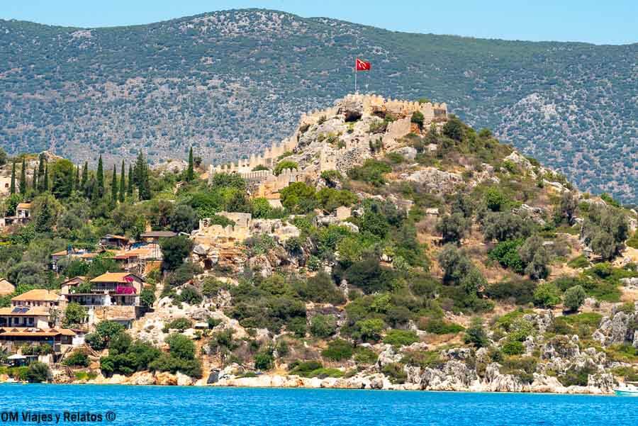 Isla-de-Kalekoy-Kekova-desde-nuestro-barco-vistas-al-castillo