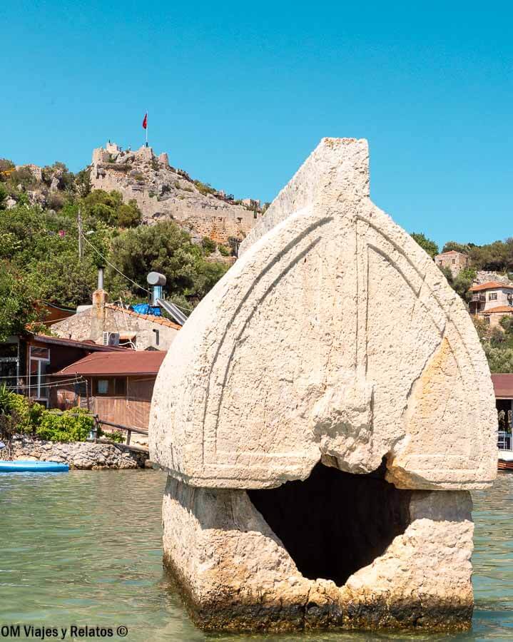 consejos-para-visitar-Kekova-Turquia-sarcofago-licio-en-el-agua