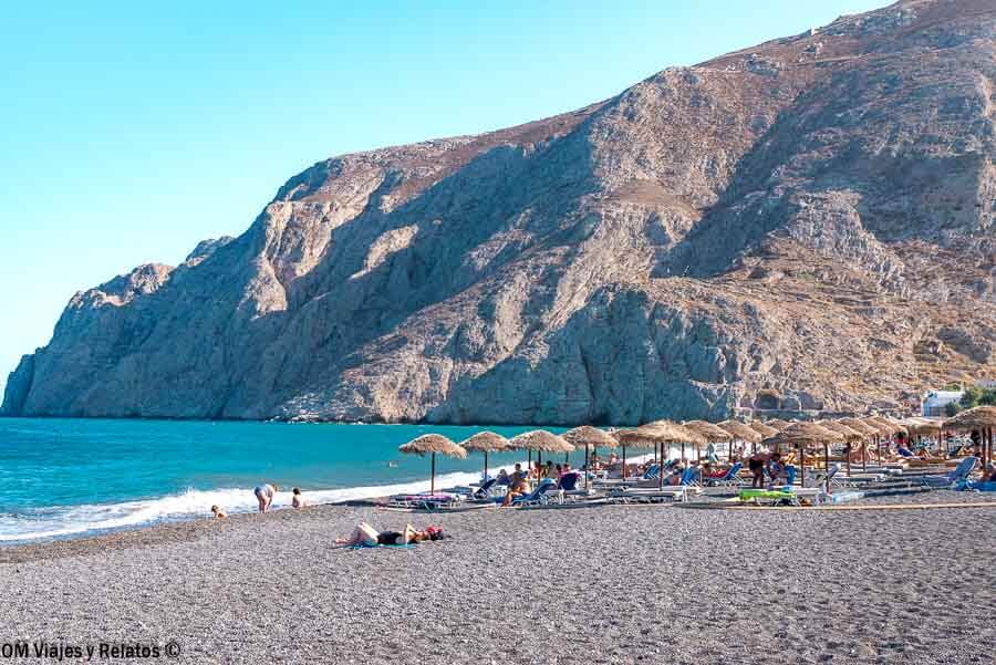 playas-romanticas-en-Santorino, playa-Kamari