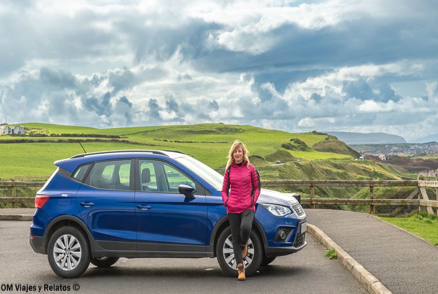 nuestro-coche-de-alquiler-en-la-ruta-por-Irlanda-del-Norte
