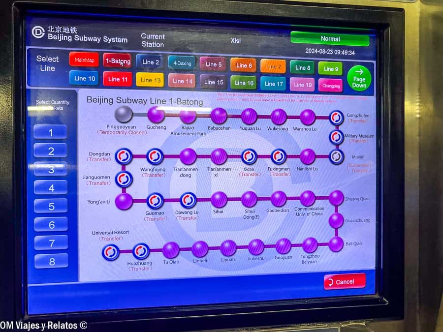 Pantalla de la máquina de billetes con el mapa del metro de Pekín, como ir del aeropuerto de Pekín al centro.
