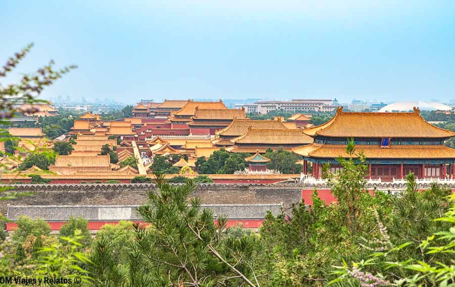 Vista panorámica de los tejados de la Ciudad Prohibida desde un mirador, imprescindible en que ver en Pekin en 4 días.