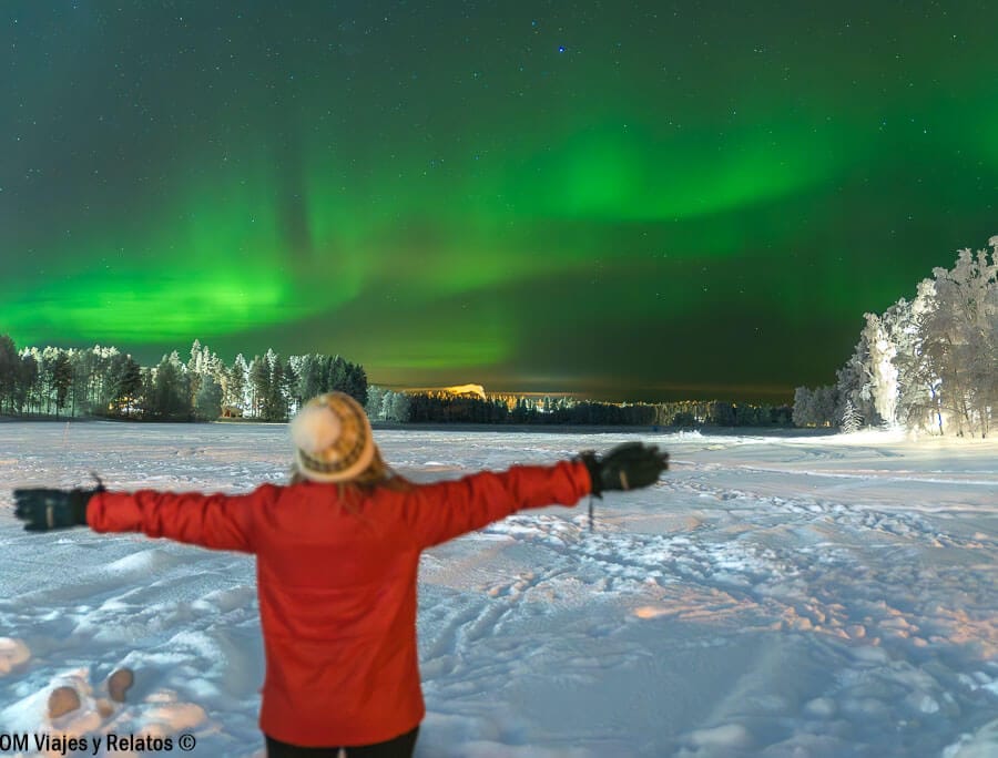 dormir-bajo-las-auroras-boreales-en-Finlandia-foto-mia