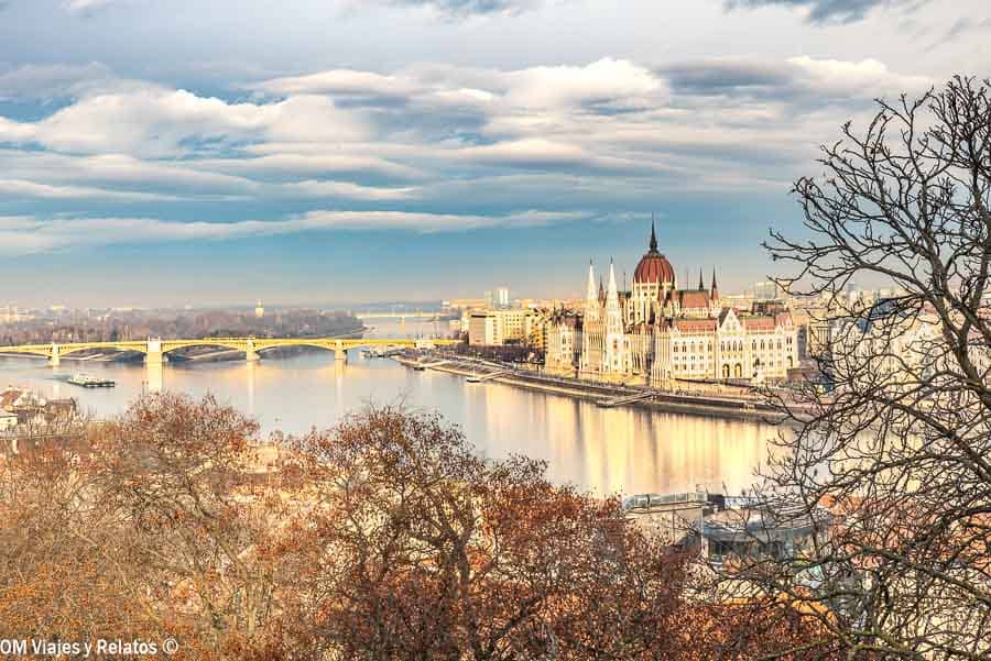 Vistas del Danubio y el Parlamento de Budapest desde el Castillo de Buda, que ver en el Castillo de Buda.
