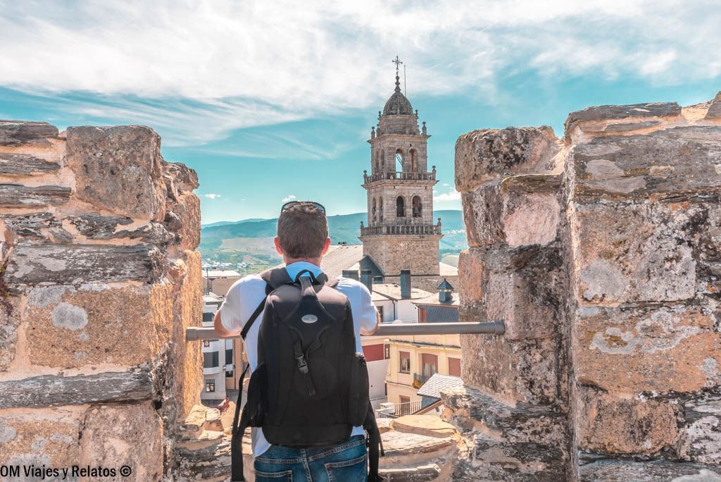 Foto-de-JC-durante-nuestro-viaje-al-Camino-de-Santiago-en-Ponferrada