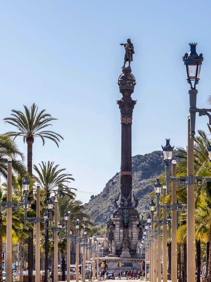 Monumento a Colón al final de Las Ramblas, una parada clásica para incluir en que ver en Barcelona en 2 días.