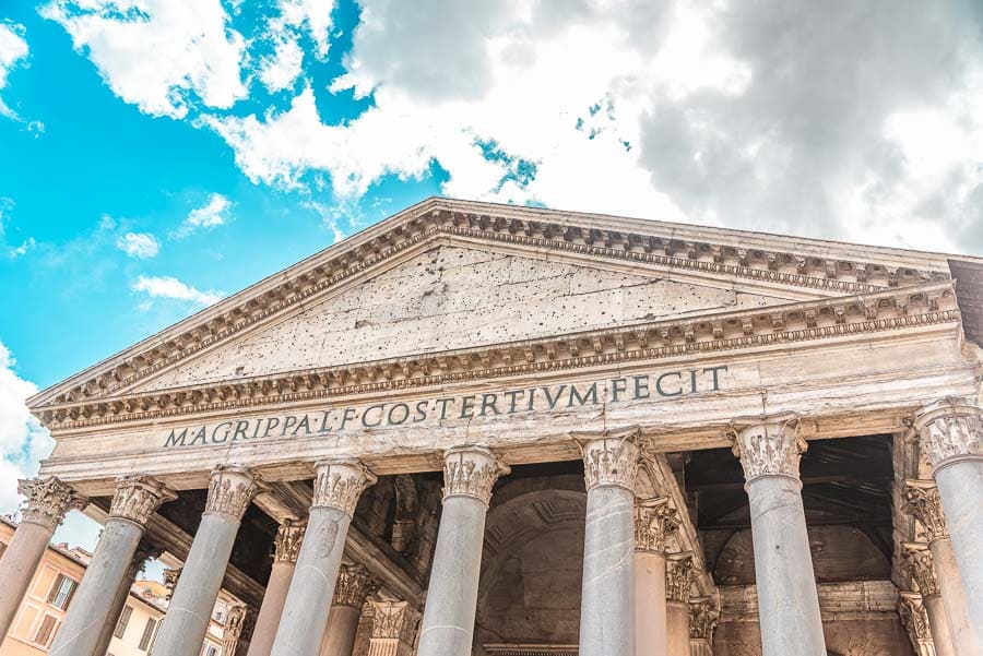 fachada del Panteón en Roma durante nuestra visita