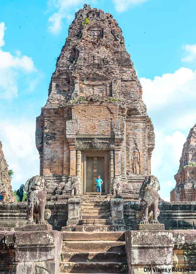 Foto-de-mi-hijo-en-los-Templos-de-Camboya