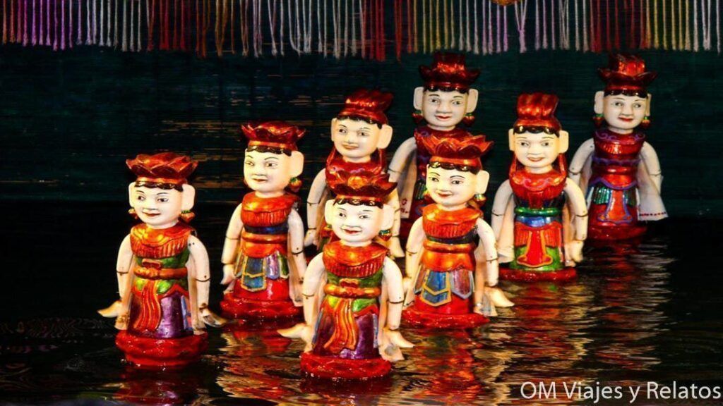 Que ver en Vietnam en 15 días: marionetas de agua tradicionales en un espectáculo vietnamita.