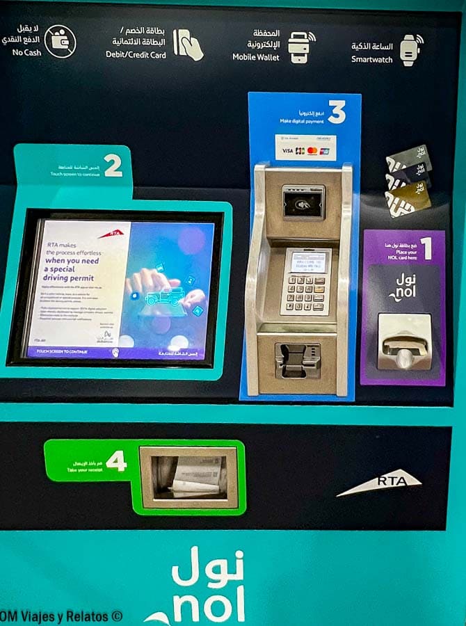 Máquina para comprar y recargar la tarjeta Nol del transporte público, una información práctica dentro de los consejos para viajar a Dubái.
