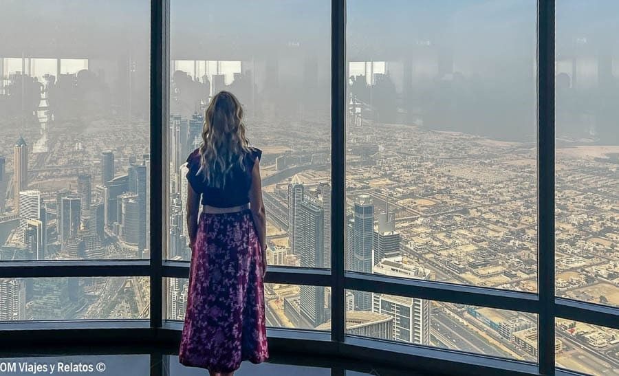 Una servidora en el piso 125 del Burj Khalifa.
