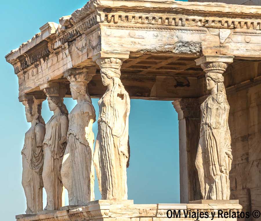 Cariátides del Erecteion en la Acrópolis de Atenas, una joya clásica imprescindible que ver en Atenas en 2 dias.