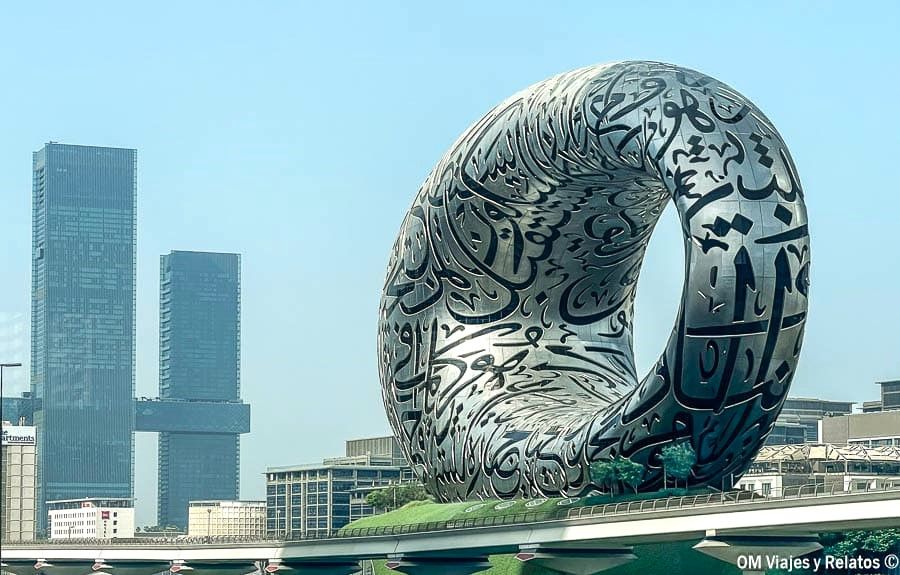 Atracciones Dubái: Museo del Futuro.