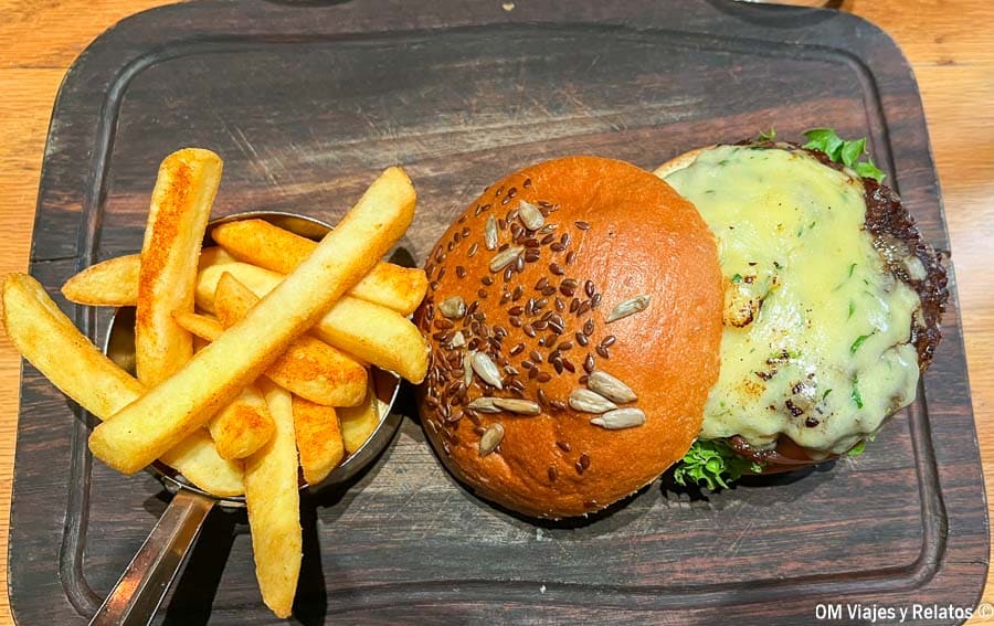 restaurante-Tribes-Dubai-hamburguesa