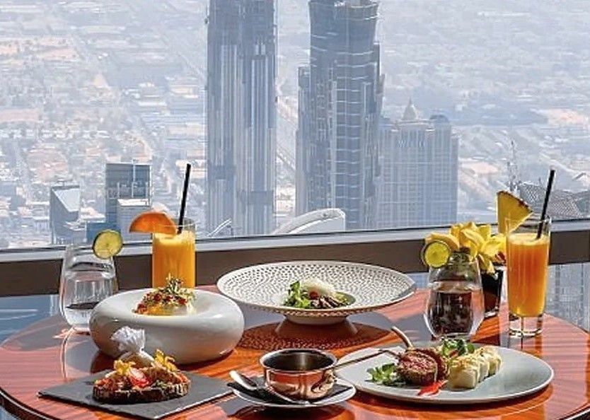 Restaurante en el Burj Khalifa. de Dubái
