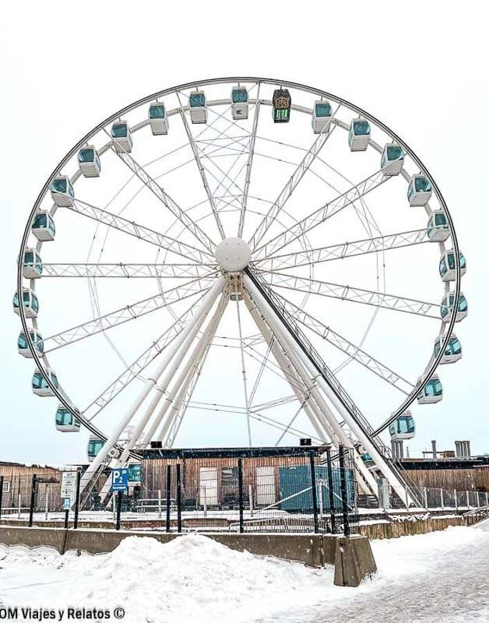 Noria SkyWheel del puerto sobre la nieve, una atracción diferente que ver en Helsinki en un día