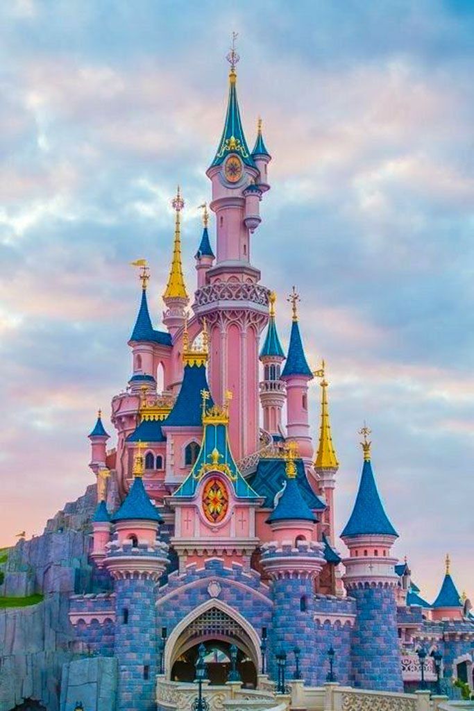 Castillo de Disneyland París, una de las excursiones más populares que ver cerca de Paris.