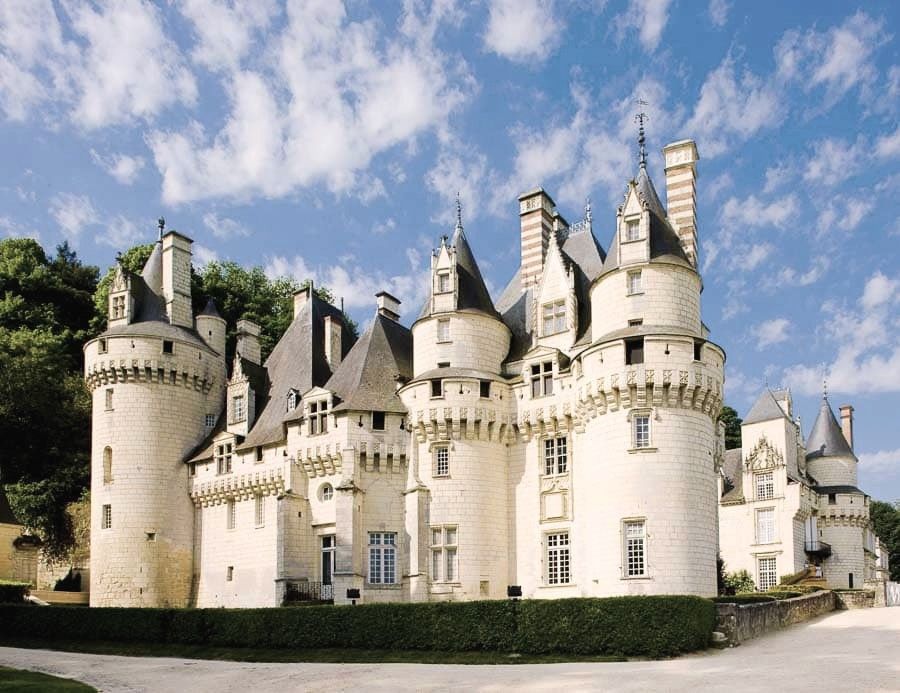 Castillo de Ussé, conocido como el Castillo de la Bella Durmiente en el Loira, una fortaleza de cuento que inspiró a Charles Perrault y una parada imprescindible en una ruta por los castillos del Loira en coche.