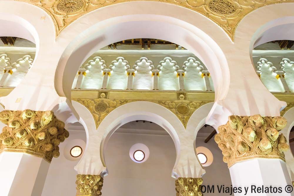 Que ver en Toledo en un día: arcos y capiteles mudéjares de la sinagoga de Santa María la Blanca