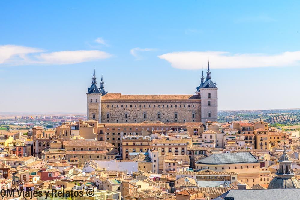 Que ver en Toledo en un día: el imponente Alcázar dominando los tejados del casco histórico