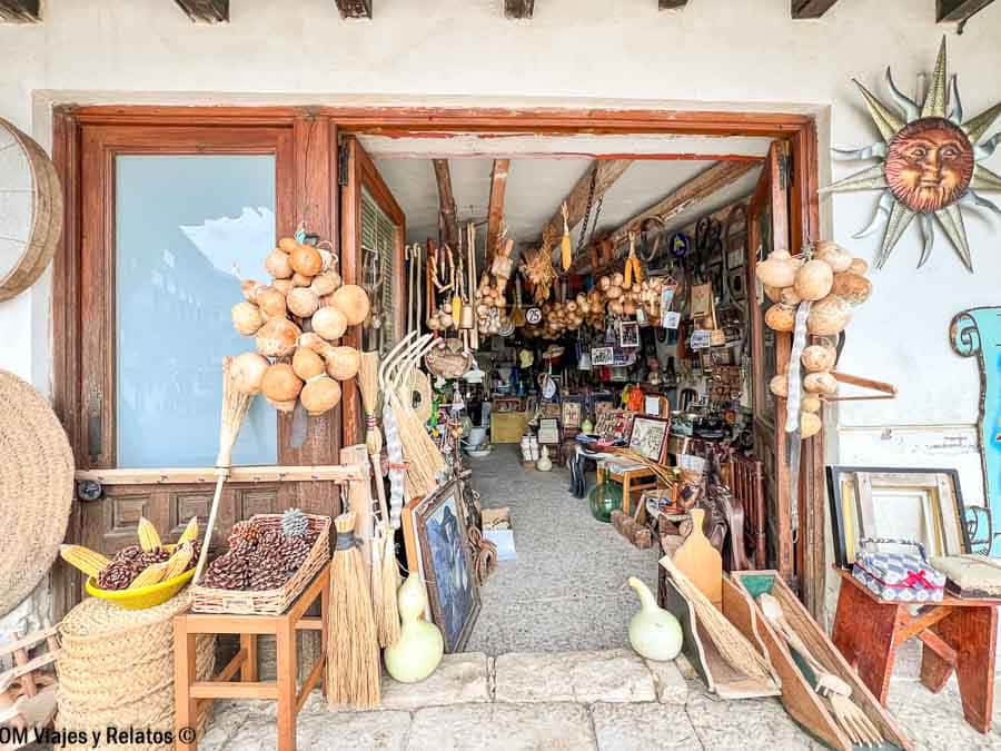 Tienda de productos típicos en Chinchón que ver y donde comer.