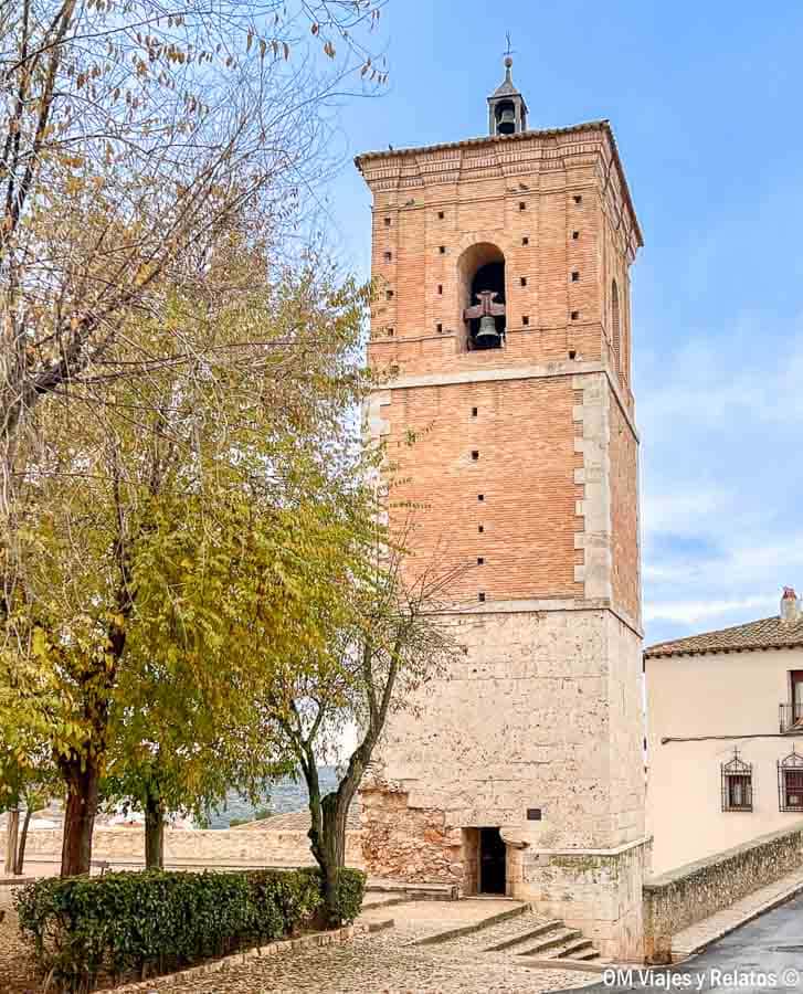 Vista de la histórica Torre del Reloj desde la parte alta del pueblo, Chinchón que ver y donde comer