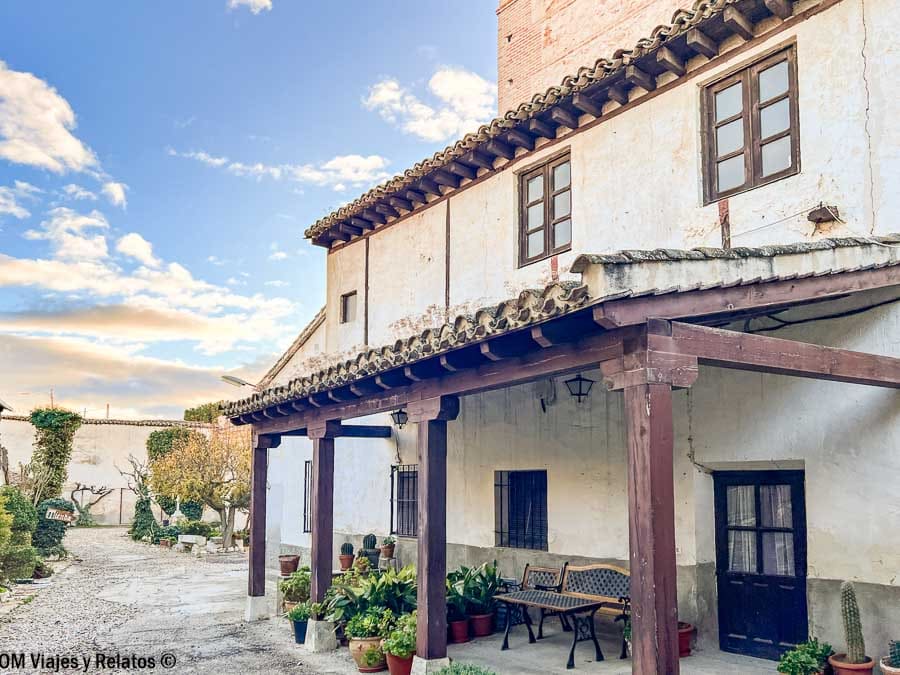 Fachada tradicional del convento de las Clarisas en Chinchón, edificio histórico donde comprar dulces artesanos, Chinchón que ver y donde comer