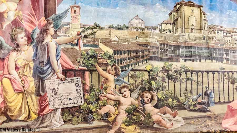 Decoración de la cortina del Teatro Lope de Vega de Chinchón con representación artística de la Plaza Mayor, Chinchón que ver y donde comer