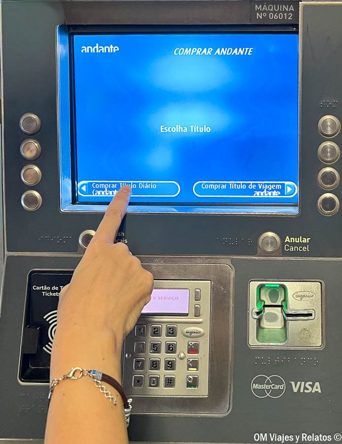 Que ver en Oporto en 2 días: comprar tarjeta Andante en el metro de Oporto.