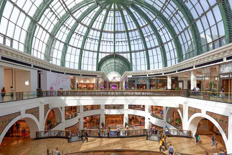 Interior del Mall of the Emirates, un lugar ideal para comprar una SIM local y descubrir como tener internet en Dubai fácilmente