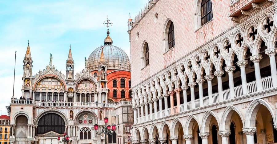 Fachada de la Basílica de San Marcos y el Palacio Ducal, dos joyas arquitectónicas imprescindibles que ver en Venecia en 3 días.