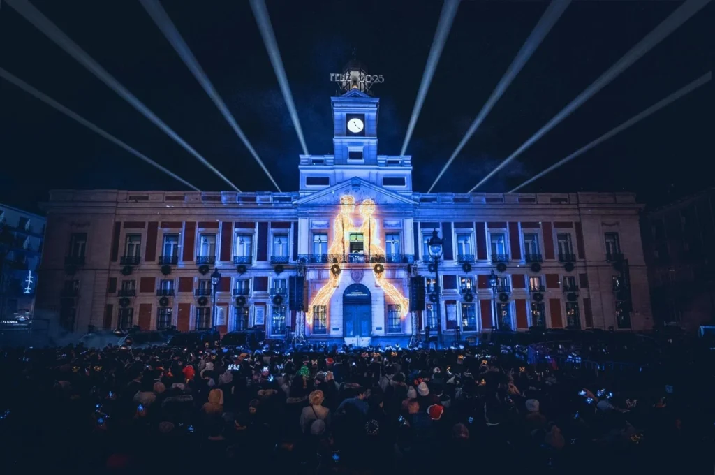 Espectáculo de luces y videomapping en la Real Casa de Correos en Puerta del Sol, que hacer en Madrid en Navidad gratis.