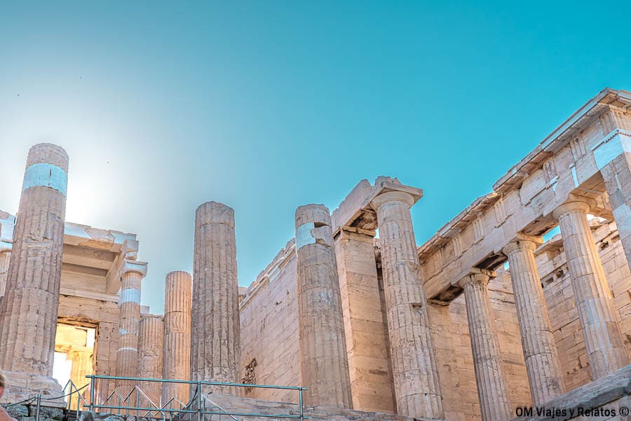 Columnas de los Propileos, la entrada monumental a la Acrópolis de Atenas